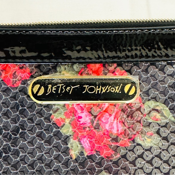 BETSEY JOHNSON Sequin Black & Red Roses Coin Purse Pouch NWT - Picture 3 of 10